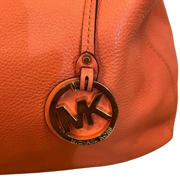 MICHAEL KORS Mae Large Reversible Tote Peach and Gold - Picture 4 of 12